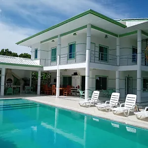 https://vila-charmosa-na-praia-do-muta.hotelsportoseguro.com